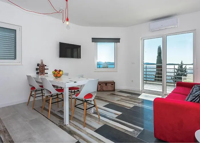 Two-bedroom In דירה